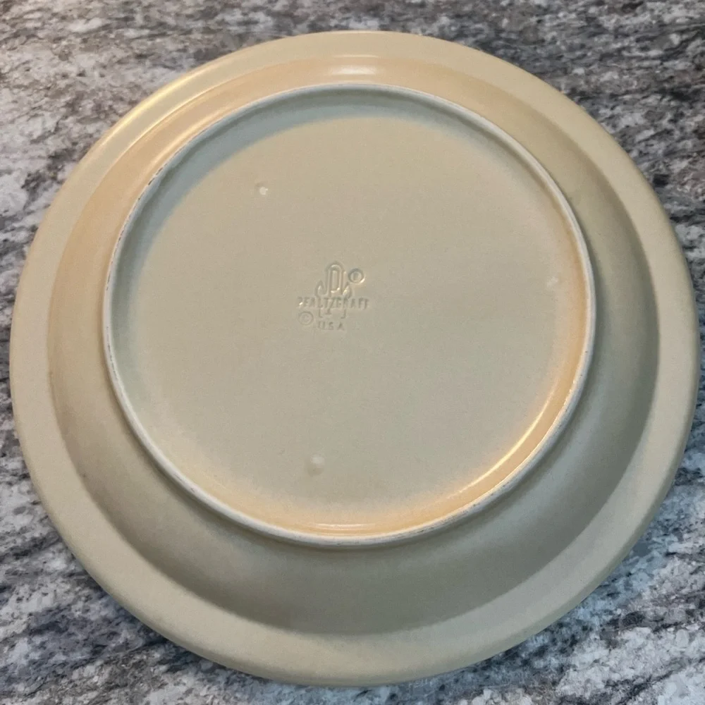 Vintage Pfaltzgraff 2 piece plate set GUC